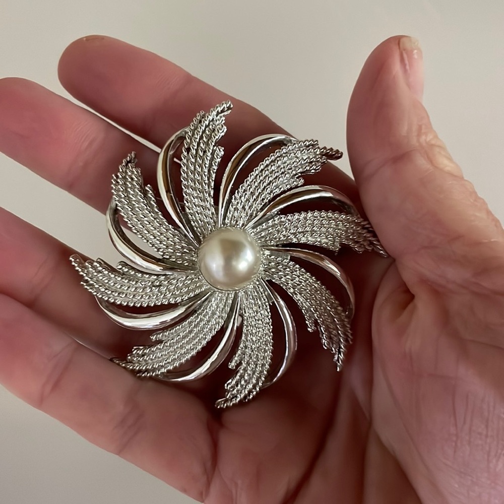 VINTAGE sterling silver pin